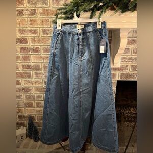 🆕 Universal Threads**Women's Blue Denim Maxi Skirt